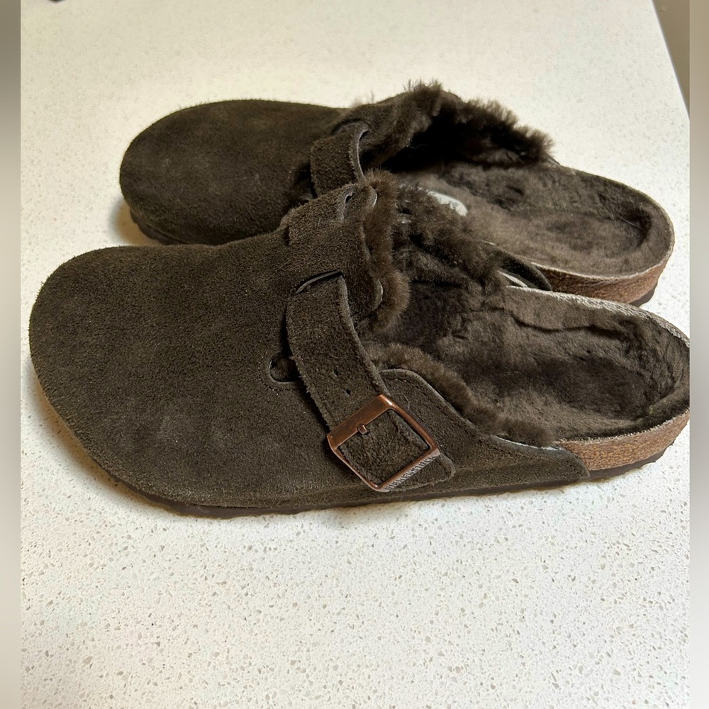Birkenstocks Boston Shearling in Mocha Suede (hard bed / regular/wide)
